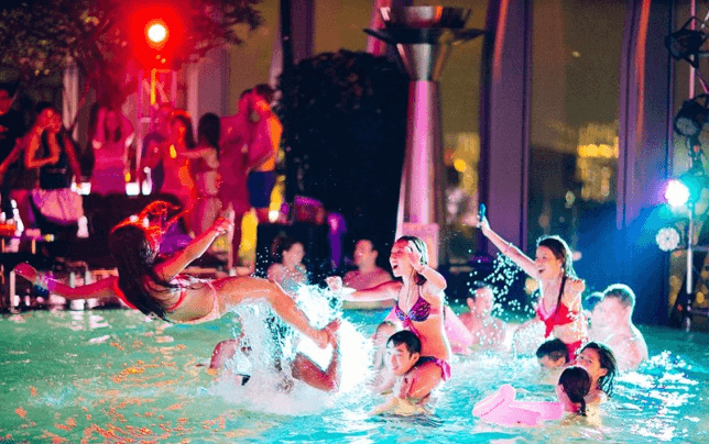 pool party