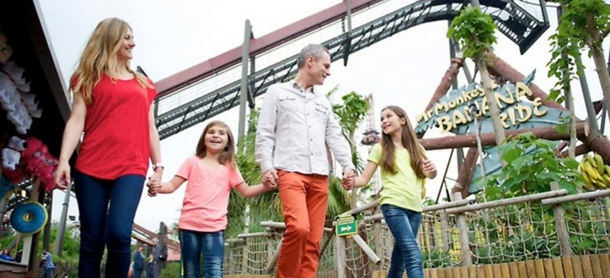 Family enjoying at Thorpe Park