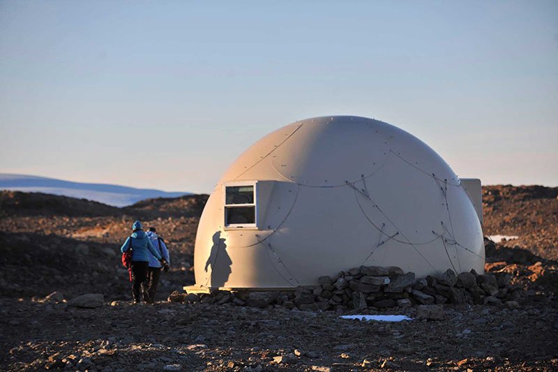 white-desert glamping