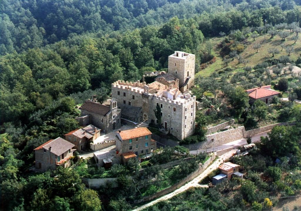 Castello-di-Cisterna