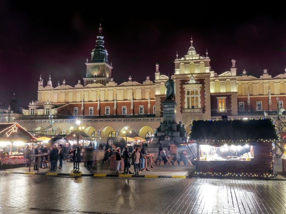 krakow-christmas-market-night