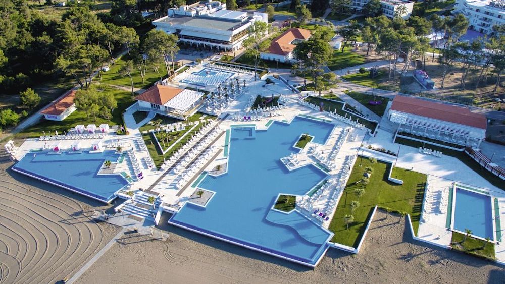 HOLIDAY VILLAGE MONTENEGRO