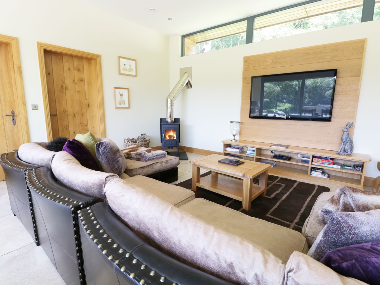 Best Remote Holiday Cottages in UK (Pet-friendly, Isolated, secluded lodges with hot tubs) Billy Boo