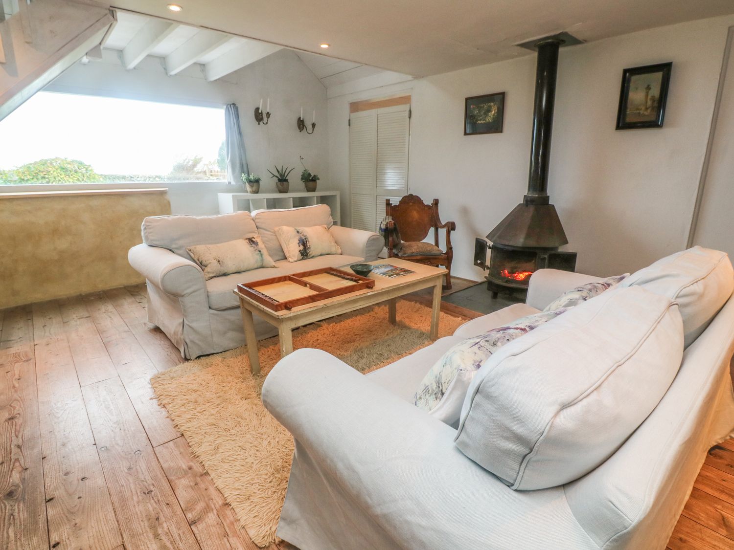 Best Remote Holiday Cottages in UK (Pet-friendly, Isolated, secluded lodges with hot tubs) Halzephron Cottage