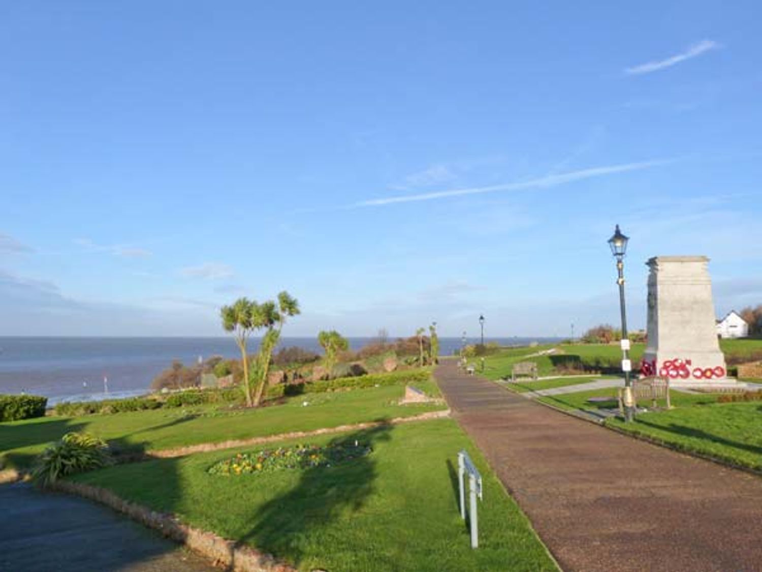 Best Remote Holiday Cottages in UK (Pet-friendly, Isolated, secluded lodges with hot tubs) Kittiwake Cottage