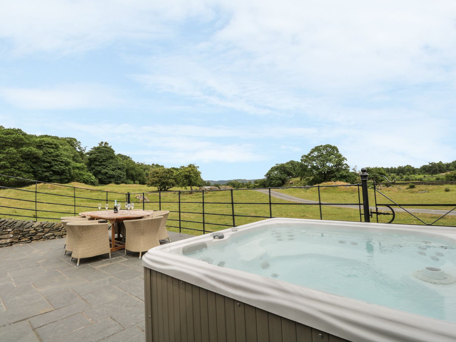 Best Remote Holiday Cottages in UK (Pet-friendly, Isolated, secluded lodges with hot tubs) Mungeon Barn