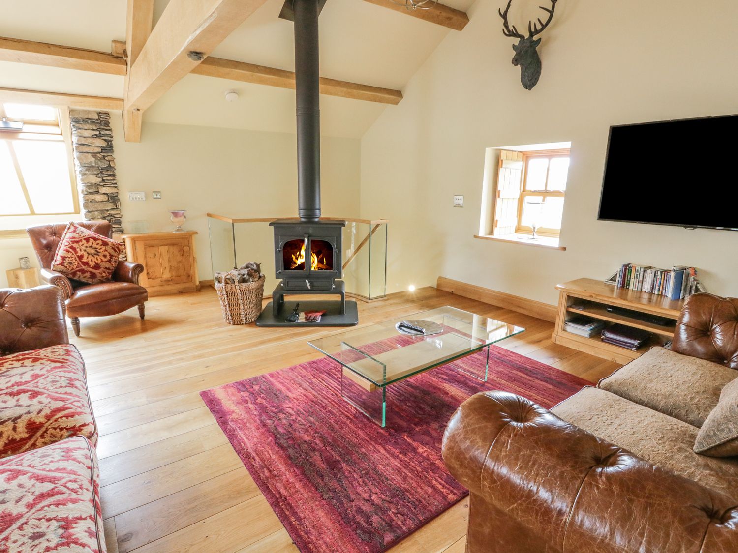 Best Remote Holiday Cottages in UK (Pet-friendly, Isolated, secluded lodges with hot tubs) Mungeon Barn