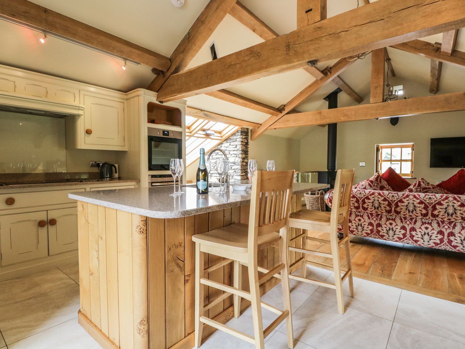 Best Remote Holiday Cottages in UK (Pet-friendly, Isolated, secluded lodges with hot tubs) Mungeon Barn