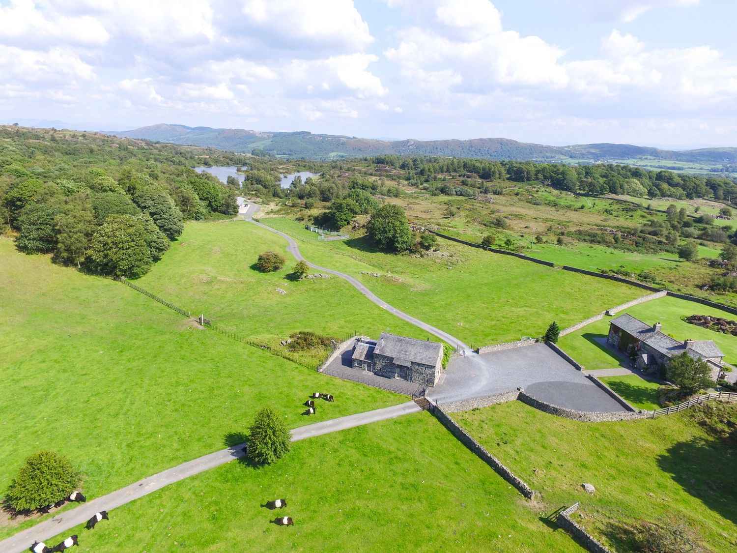 Best Remote Holiday Cottages in UK (Pet-friendly, Isolated, secluded lodges with hot tubs) Mungeon Barn