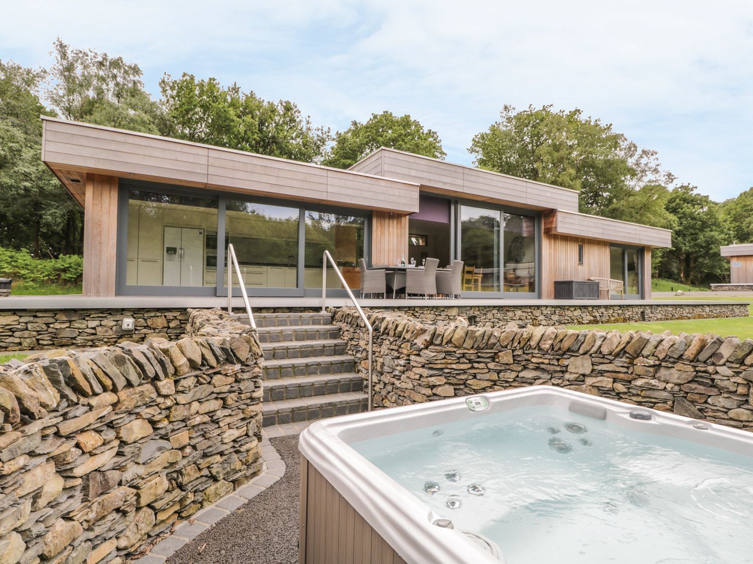 Best Remote Holiday Cottages in UK (Pet-friendly, Isolated, secluded lodges with hot tubs) Neddy Cut