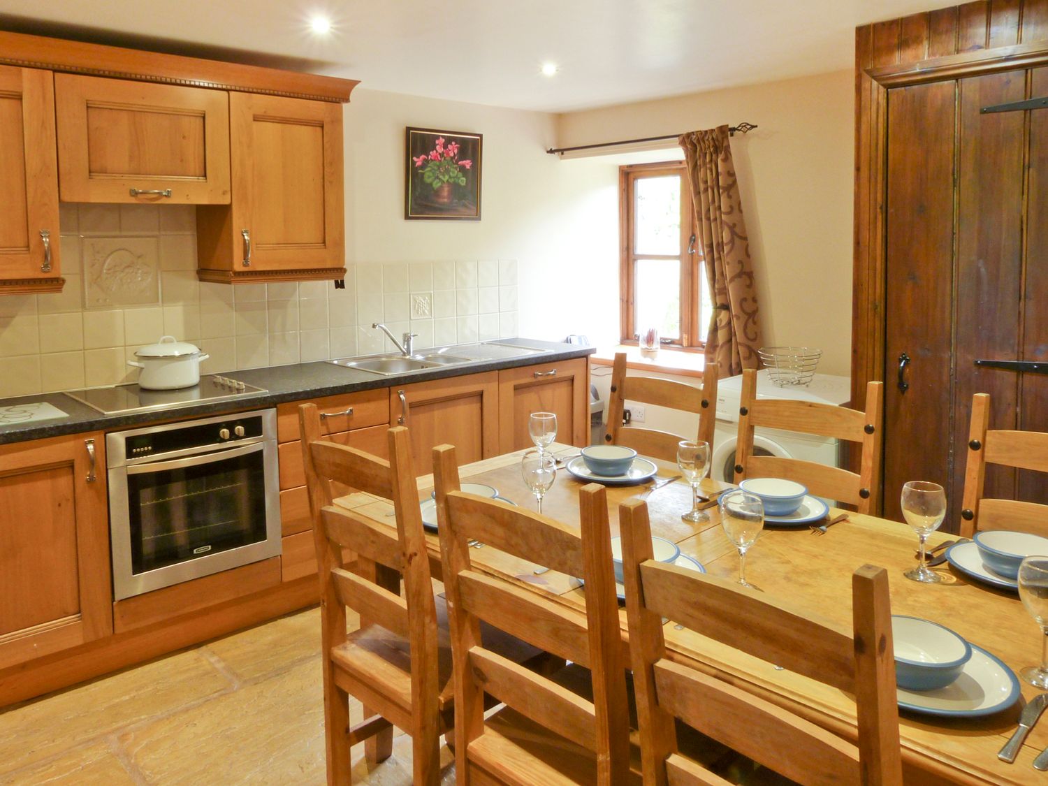 Best Remote Holiday Cottages in UK (Pet-friendly, Isolated, secluded lodges with hot tubs) Oak Tree Cottage