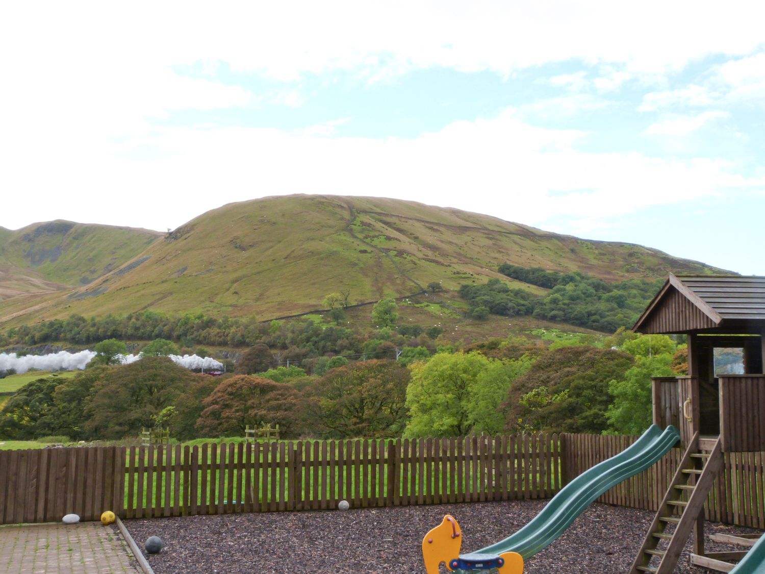 Best Remote Holiday Cottages in UK (Pet-friendly, Isolated, secluded lodges with hot tubs) Oak Tree Cottage
