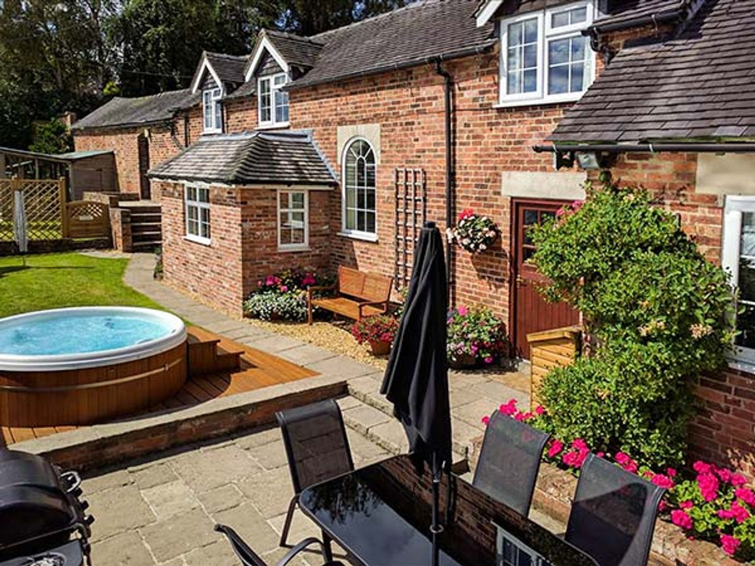 Best Remote Holiday Cottages in UK (Pet-friendly, Isolated, secluded lodges with hot tubs) Orchard Cottage