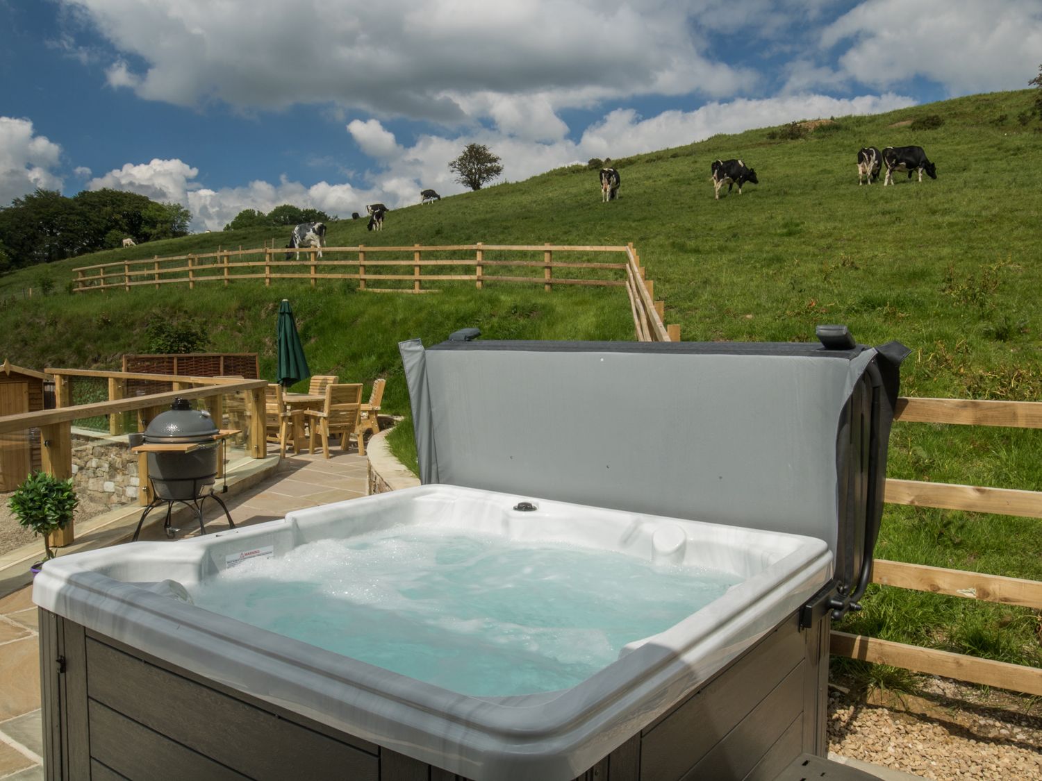 Best Remote Holiday Cottages in UK (Pet-friendly, Isolated, secluded lodges with hot tubs) Parlour Barn