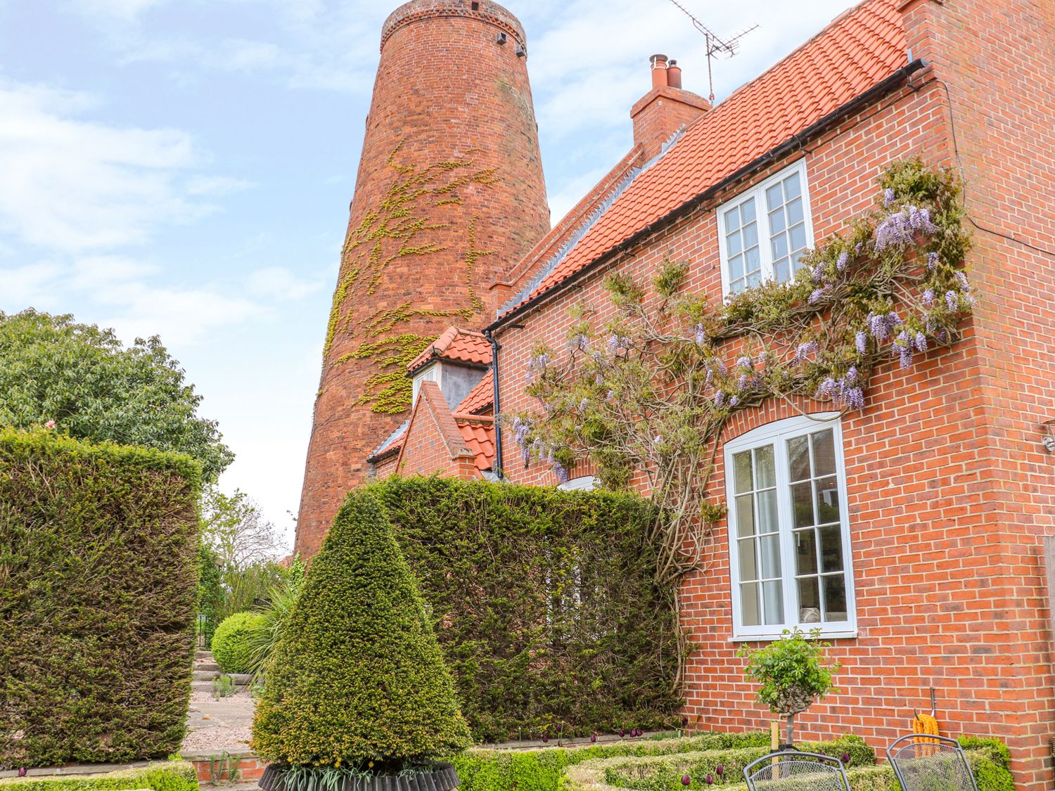 Best Remote Holiday Cottages in UK (Pet-friendly, Isolated, secluded lodges with hot tubs) The Windmill