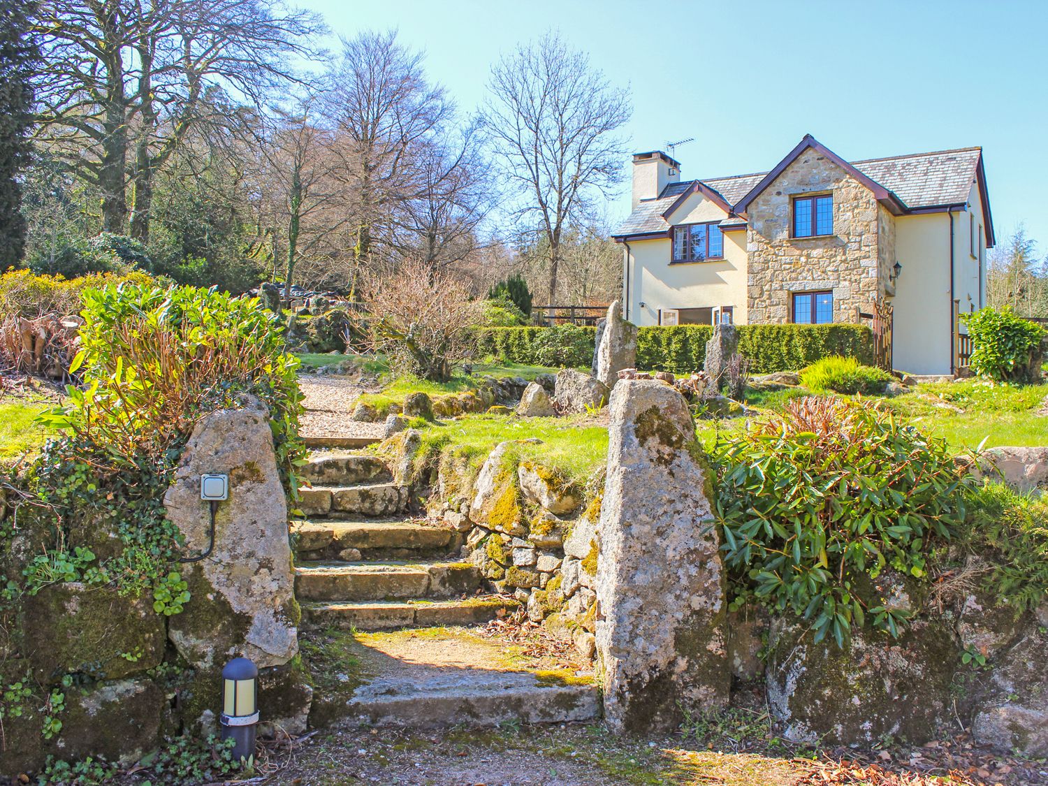 Best Remote Holiday Cottages in UK (Pet-friendly, Isolated, secluded lodges with hot tubs) Yelfords Cottage