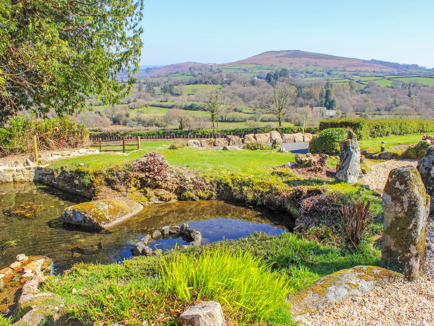 Best Remote Holiday Cottages in UK (Pet-friendly, Isolated, secluded lodges with hot tubs) Yelfords Cottage