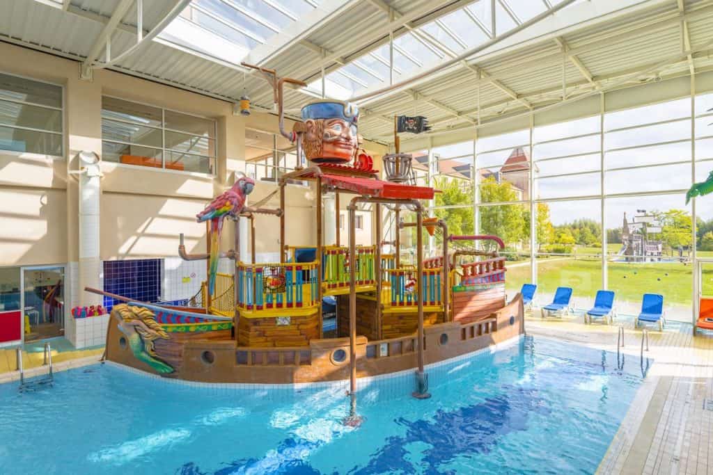 Kid-friendly Pirate-themed Swimming Pool at Explorers Hotel Marne-la-Vallée 