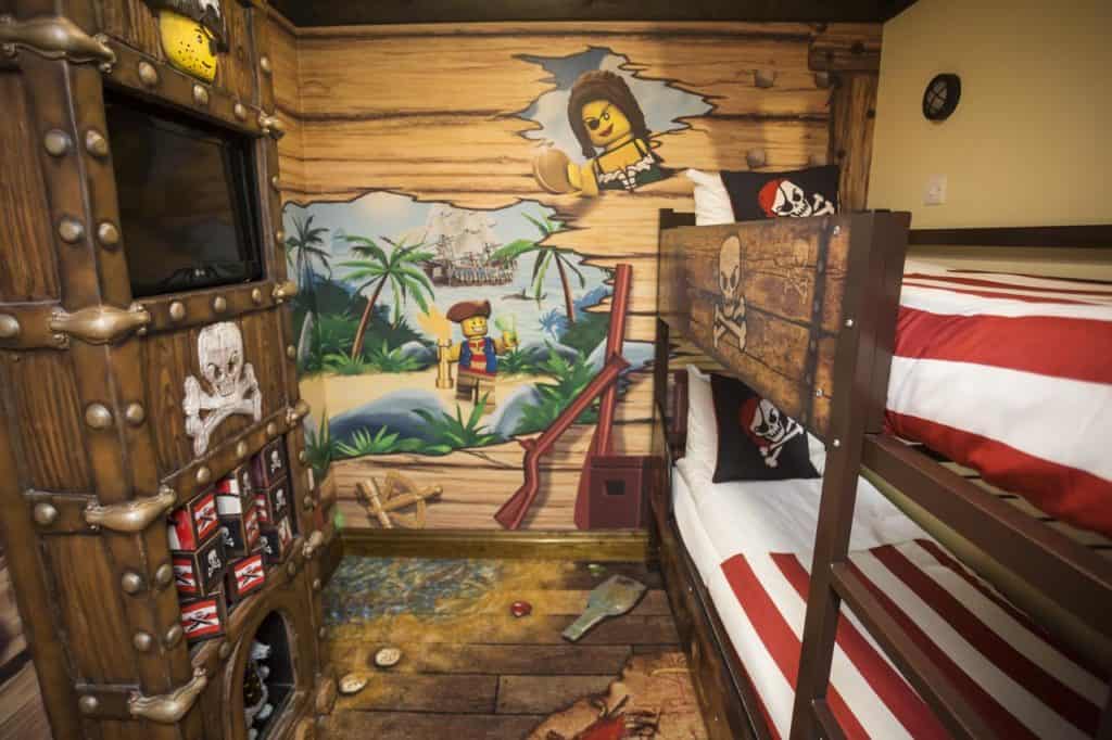 Kid-friendly Pirate-themed Double Room with Bunkbeds that sleeps 4 at Legoland Windsor Resort Hotel