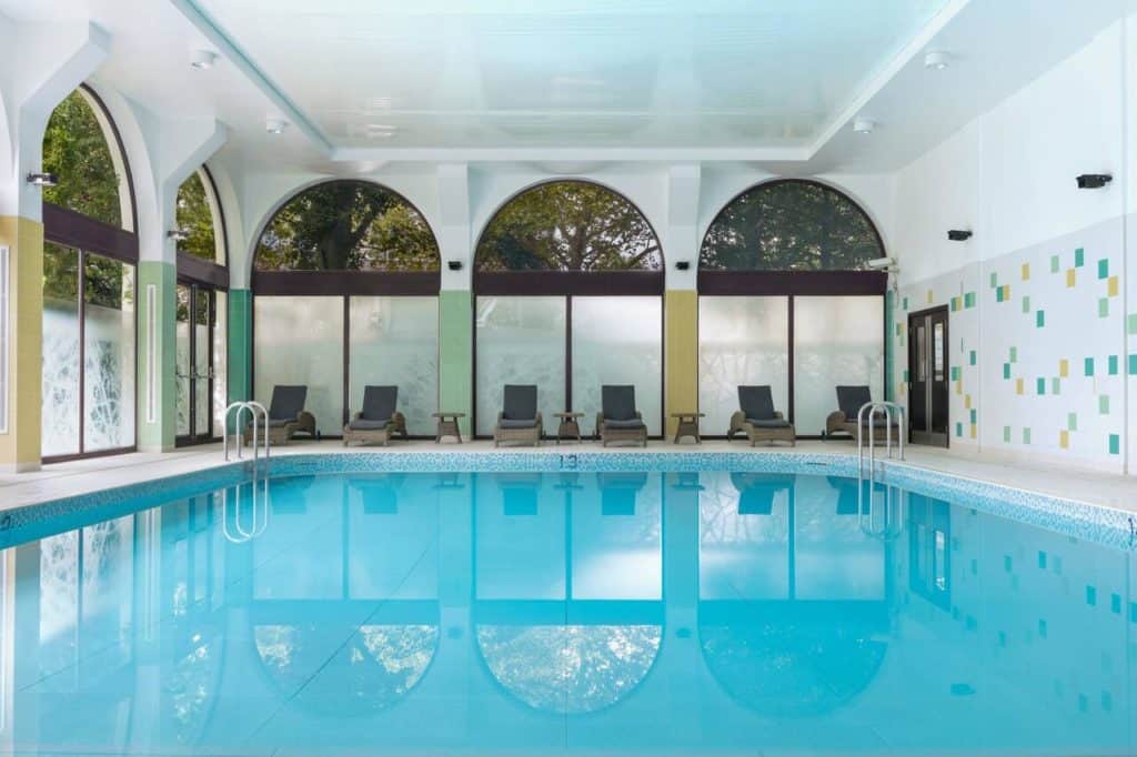 Kid-friendly Swimming pool at London Marriott Hotel Regents Park near London Zoo