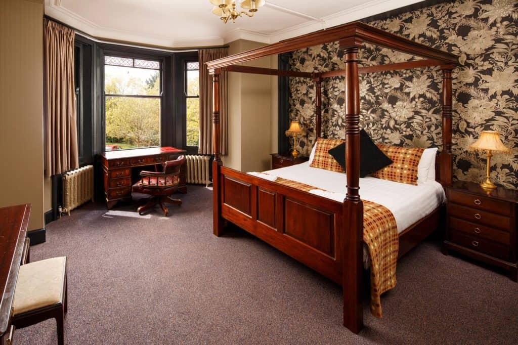 Inside a room with four-poster bed at a kid-friendly hotel, Mercure Bewdley The Heath Hotel