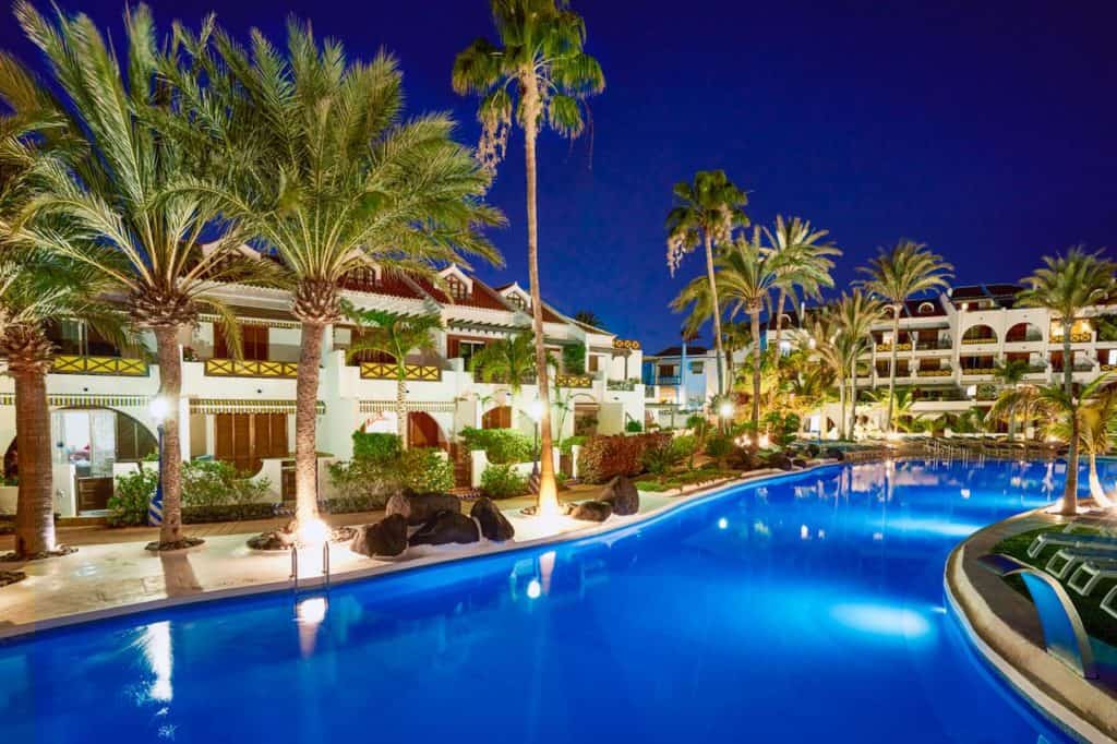 night swimming pool at parque santiago III