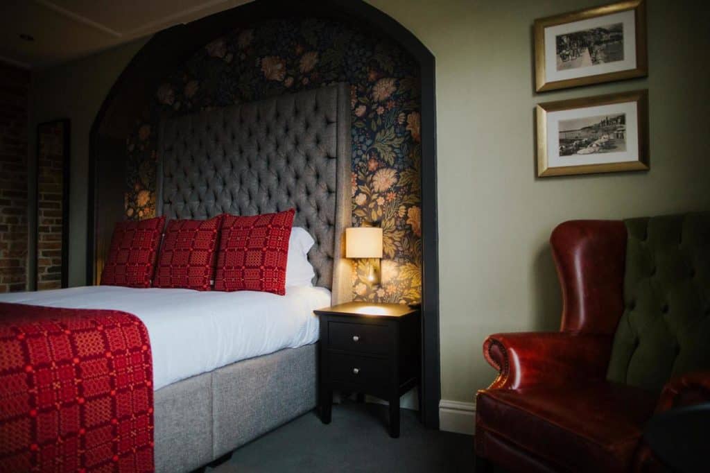 Inside a luxurious family room at The Globe near Warwick Castle