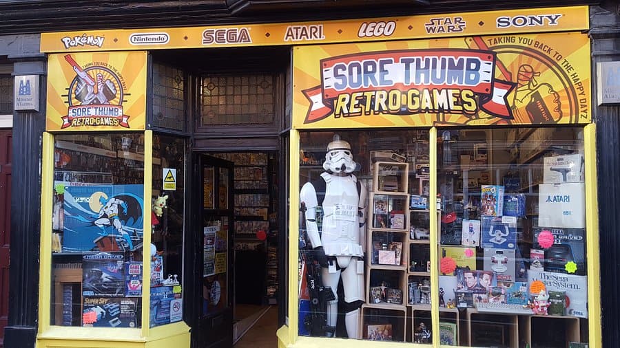 Star Wars and other figures and retro games at Sore Thumb Retro Games