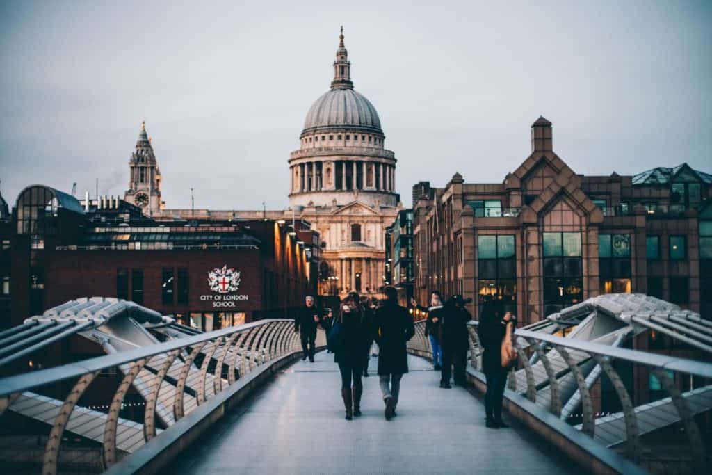 people taking a fantastic and child-friendly all day walking tour of london