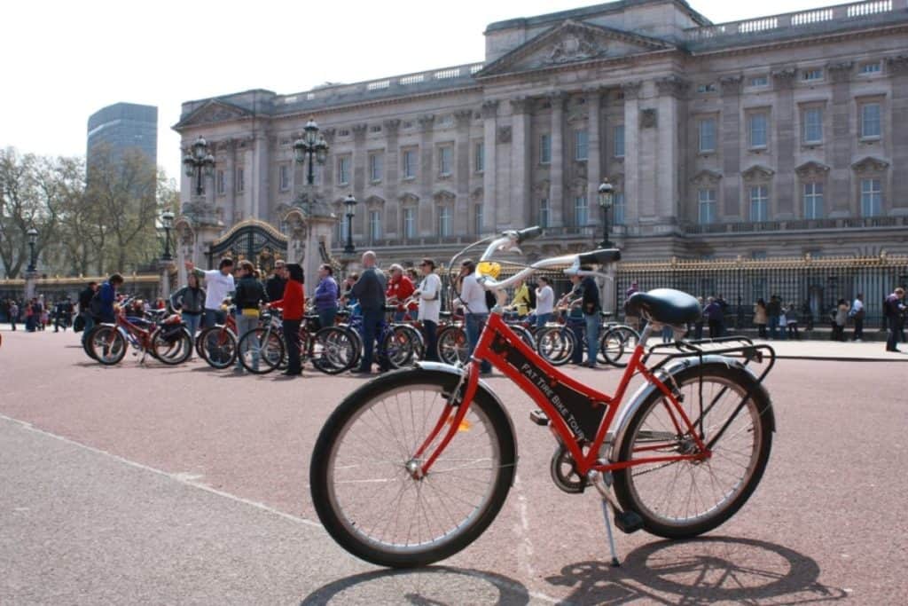 red bike and people doing a biking tour in london