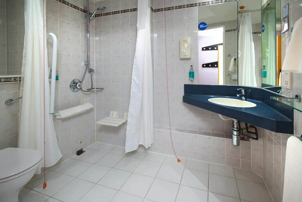 Standard Room - Bathroom