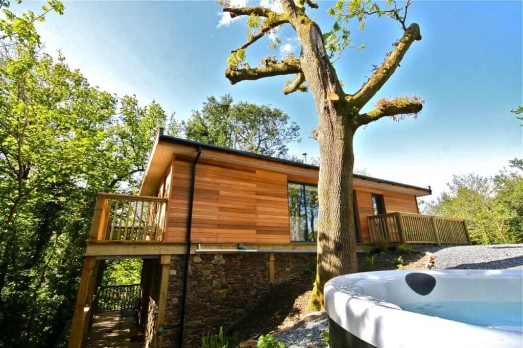 hot tub and treehouse at sunridge