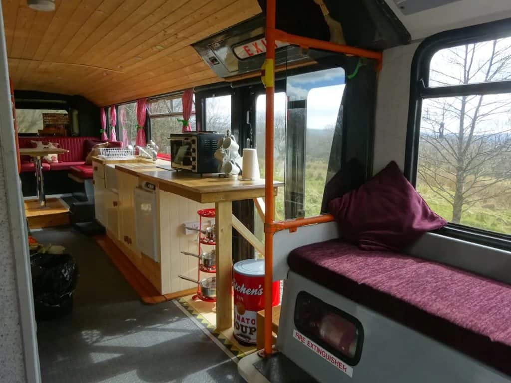 The kitchen includes an electric oven with hob and a fridge.