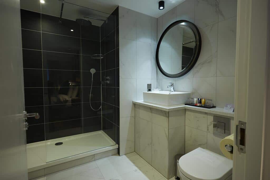 Junior Suite - Bathroom