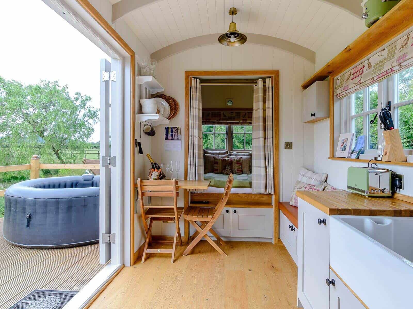 18 Holiday Homes With Alpacas (2022 & 2023) - Alpaca Retreat Off Grid Accommodations