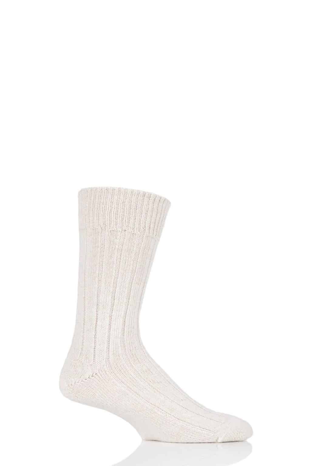 5 Best Alpaca Wool Socks In 2022 (Bed, Boot & Knee Length) Top Tips