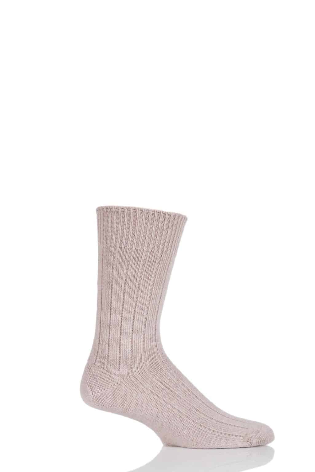 5 Best Alpaca Wool Socks In 2022 (Bed, Boot & Knee Length) Top Tips
