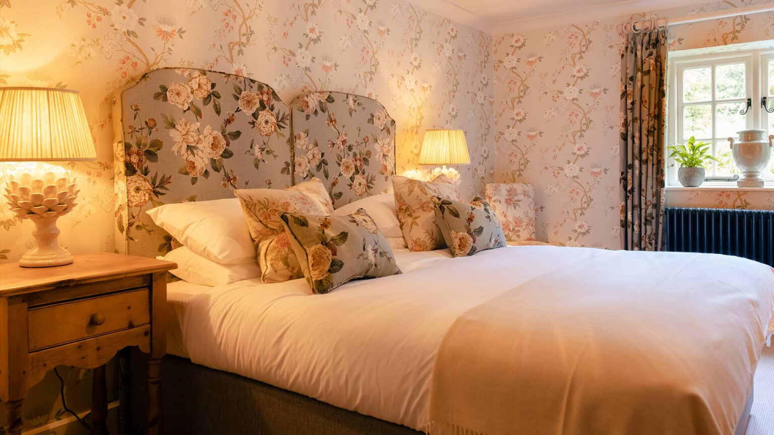 5 Awesome Safari Park & Zoo Stays In The UK (2022 & 2023)